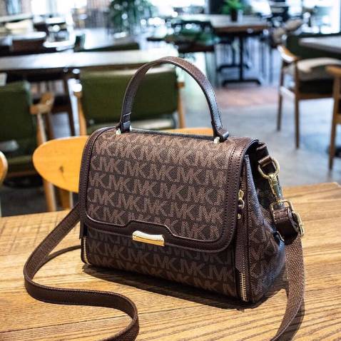 Mua cho chồng nên k biết ntn , đẹp , giao hàng nhanhhhhh so với dự kiếnnnn ……