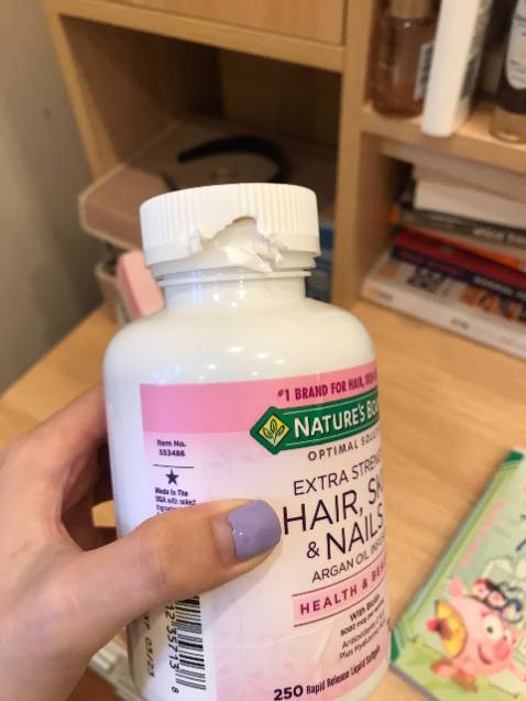 Hàng mới đặt hôm qua hôm nay giao rồi, rất nhanh nha.
Hạn sử dụng tới năm 2023. 
Uy tín. 
Ko hài lòng ở cái nắp mở hộp, mình có làm theo chỉ dẫn để mở rồi nhưng phải cậy cái nắp mới mở được shop ạ.