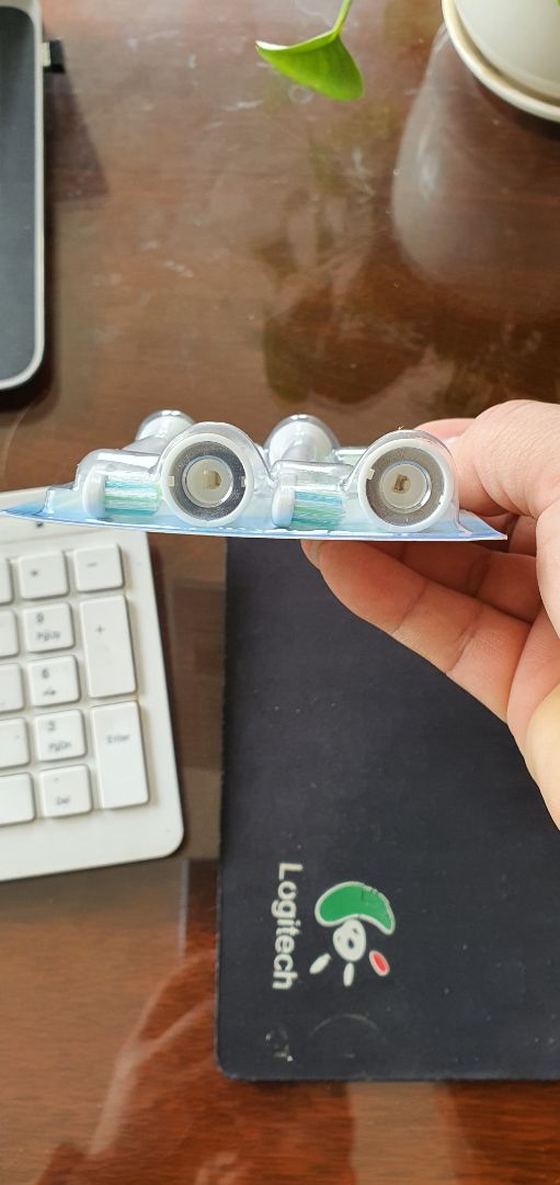 Bộ này gồm đầu Philips HX-3024. Hàng rất đẹp, chắc chắn, cước nhiều màu. Lắp đúng máy Philips. Giao hàng uy tín,  Hài lòng