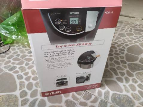 Hàng Nhật thì không chê được dùng sướng hơn nhiều mấy cái bình thủy xưa giờ mình dùng, mình mua 3 cái rồi cho ba mẹ 2 nhà và nhà mình 1 cái, Bình này làm nóng nhanh, nhìn đẹp và cực kỳ sang, shop đóng gói cẩn thận, giao hàng nhanh, mình mua trả góp nên cứ trả từ từ hiii