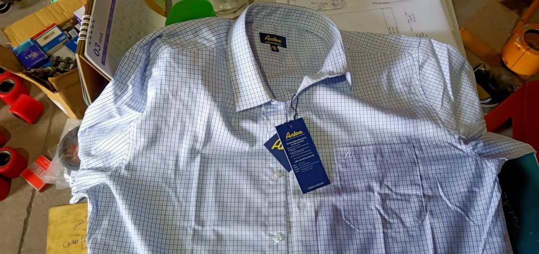 Không biết mặc có nóng không nhưng hàng nhận được thì cầm thấy vải rất rủ, mượt. hoa văn thích lắm. Sau này nếu ưng ý thì sẽ mua tiếp.