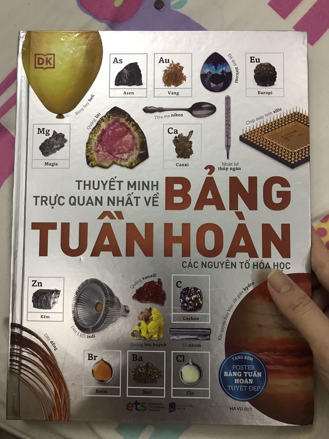 Vô cùng hài lòng với quyển sách, phải chi ngày xưa học hoá mà có cuốn này thì hay biết mấy, cảm ơn NXB Dân Trí và Tiki