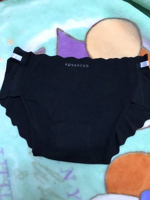 Chất vải lụa lạnh rất thích. Sờ đã thấy mát tay rồi ý mọi người ah. Màu sắc thì khá là nhã nhặn rất sanh chảnh.
Kết quả lượn sóng không đường viền này thì kết hợp quần áo dễ dàng đủ các kiểu.
Giao hàng nhanh. Nên mua nhé mọi người. Tặng shop 5 sao. Chất lượng hàng như này mà phát huy nhé. Mình và bạn cùng phòng mỗi người mua 1 set về thành quả của 2 đứa chụp choẹt là đây ạ.