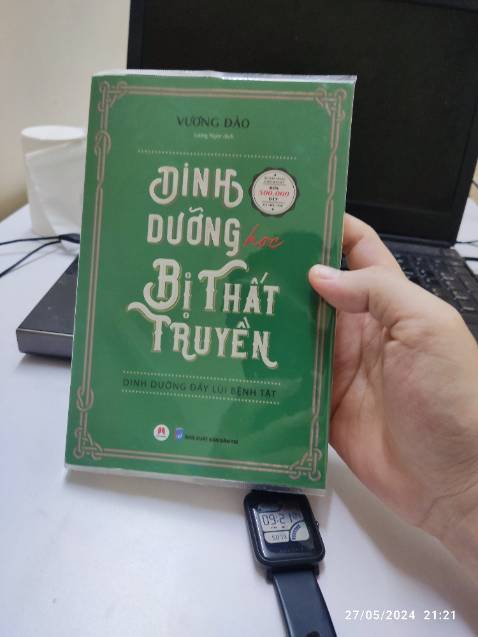 Nội dung sách đánh giá là thiếu thực tiễn, không có tính ứng dụng. Viết rất chung chung, chính tác giả còn thừa nhận là không có bài thuốc nào hết. Nếu bạn muốn tìm cuốn sách có thể áp dụng thì tốt nhất đừng mua vì tác giả viết chung chung. Tác giả tập trung nhiều vào phần gan, tuy nhiên vẫn không có hướng dẫn ăn uống nào hết. Đọc 3/4 sách xong bỏ. Nội dung sách đánh giá là thiếu thực tiễn, không có tính ứng dụng. Viết rất chung chung, chính tác giả còn thừa nhận là không có bài thuốc nào hết. Nếu bạn muốn tìm cuốn sách có thể áp dụng thì tốt nhất đừng mua vì tác giả viết chung chung. Tác giả tập trung nhiều vào phần gan, tuy nhiên vẫn không có hướng dẫn ăn uống nào hết. Đọc 3/4 sách xong bỏ.