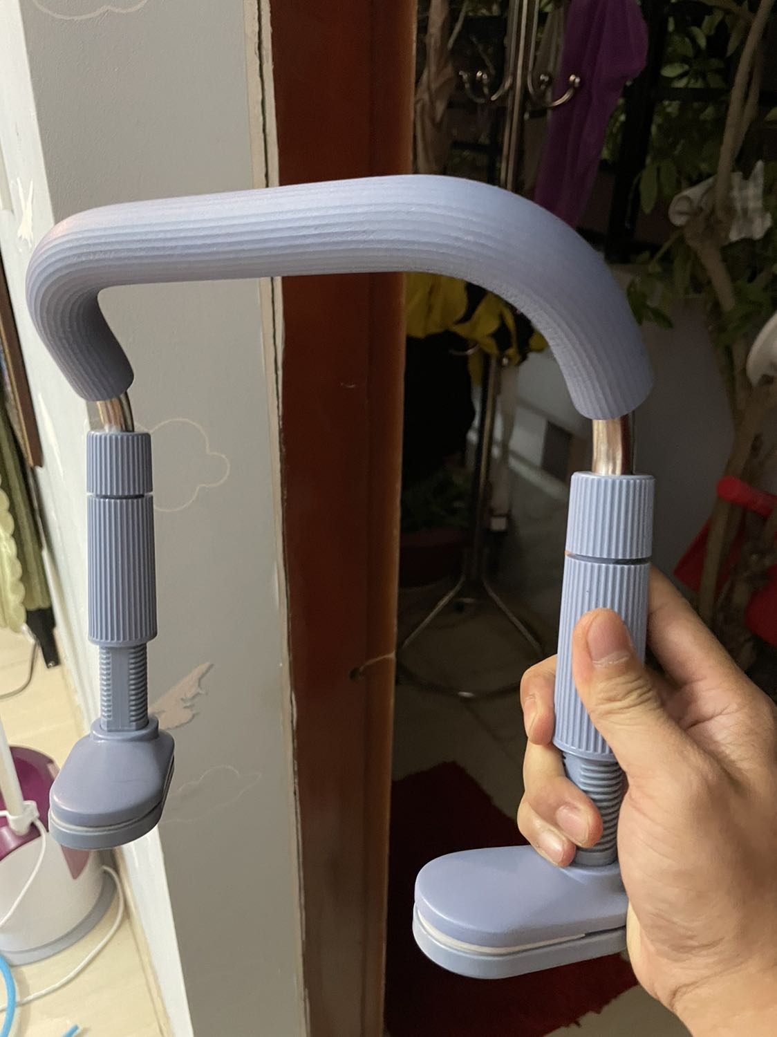 Miếng dán dễ bung ra, tạm ổn