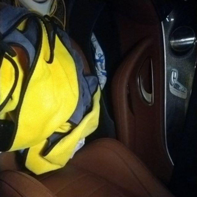 Ưng ý.Hàng khá dày lau sạch và chưa thấy rụng lông.Mới mua.Sau này không biết có rụng không.Thánks