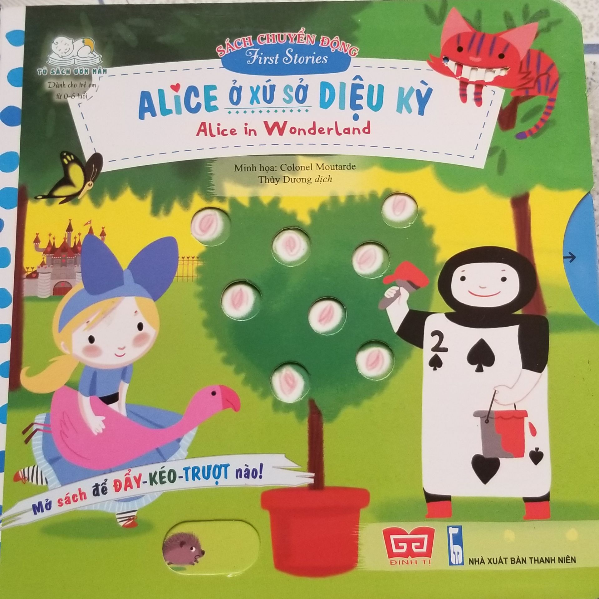Sách có kể chuyện và có thể kéo ra kéo vô nên hai bé nhà mình rất thích.