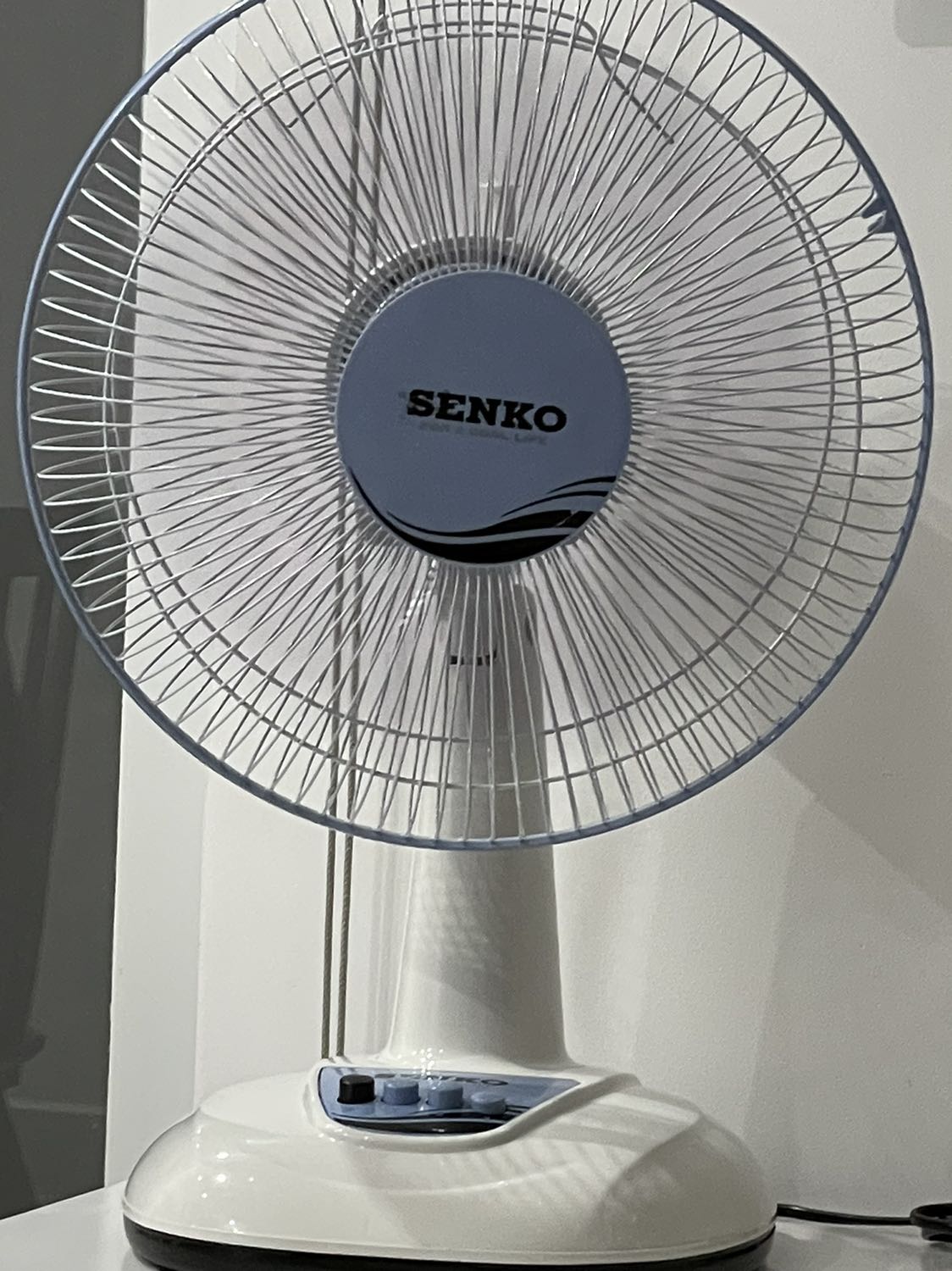 Nhận hàng sớm 
Mua 2 cái, 1 cái bị bể
Quạt ok, đẹp, chạy mạnh, 
Nhờ Tiki đổi lại cái bị bể giúp mình
Hàng dễ vỡ nhưng gói hàng rất lỏng lẻo, khi mở ra là đã thấy bể Nhận hàng sớm 
Mua 2 cái, 1 cái bị bể
Quạt ok, đẹp, chạy mạnh, 
Nhờ Tiki đổi lại cái bị bể giúp mình
Hàng dễ vỡ nhưng gói hàng rất lỏng lẻo, khi mở ra là đã thấy bể