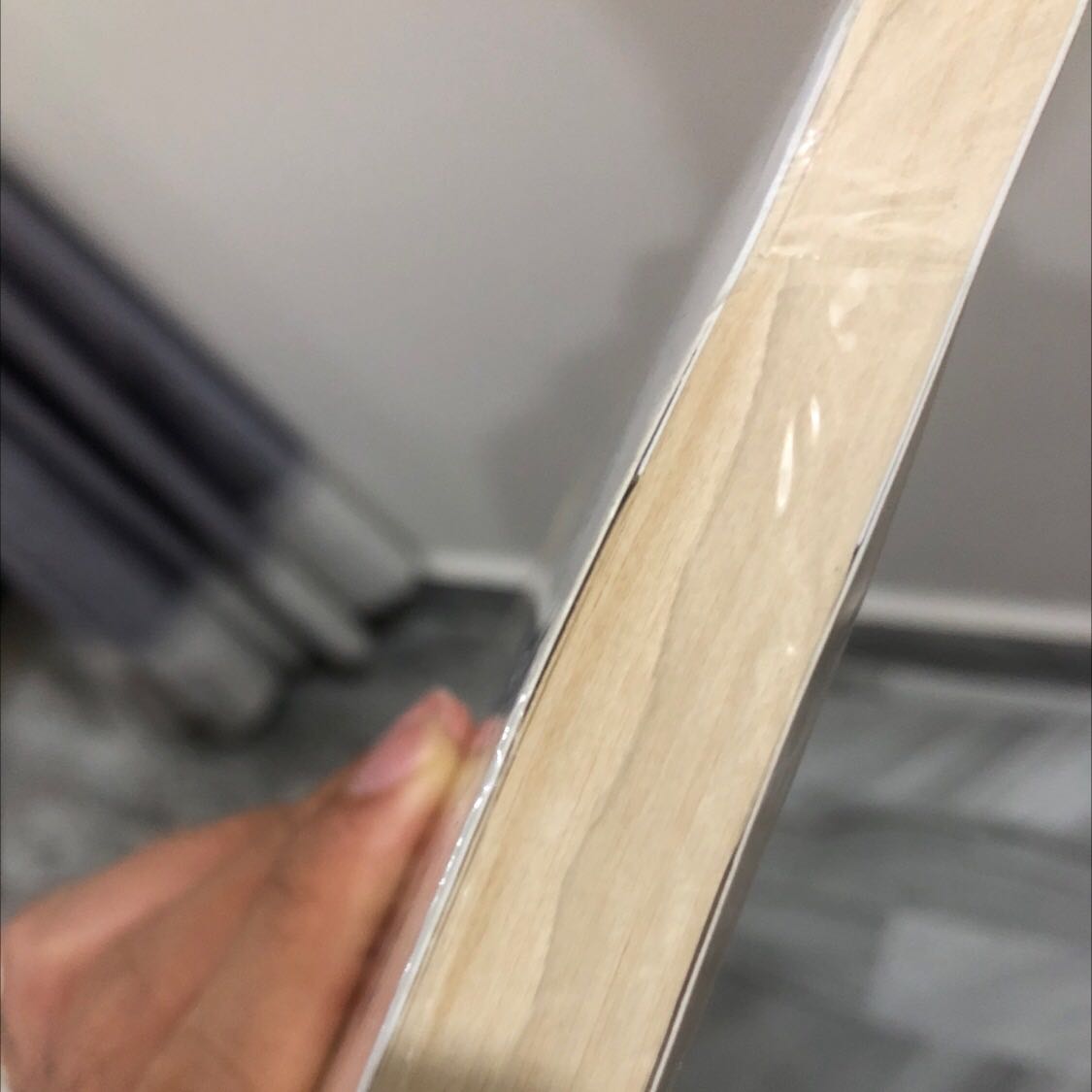 Giao hàng khá lâu nhưng do dịch cũng thông cảm. Nhưng chất lượng sách thì ko hài lòng. Mua 2 quyển thì 1 quyển ok, còn 1 quyển pp giáo dục con của người Mỹ bị rách lớp bao bì, đầu sách bị bám bụi bẩn làm sách bị ố màu