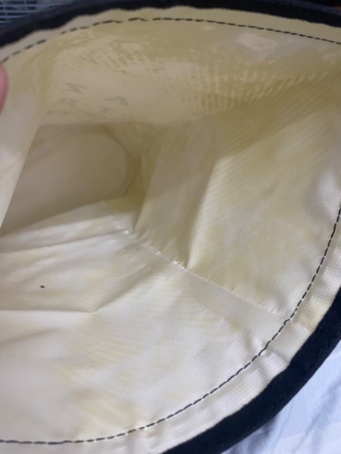 Mình từng mua 1 túi trước đây, rất xinh. 
Nay mua lại thì túi bị ố vàng