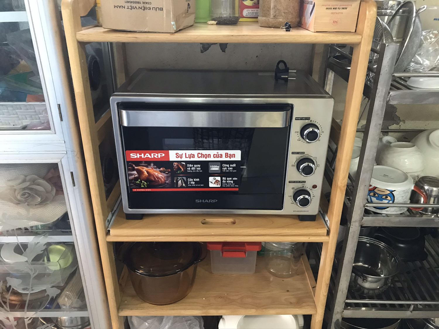 Mình đặt mua giao nhanh trong 2h và nhân viên giao hàng Tiki đến sớm hơn dự định. Lò nướng được đóng gói cẩn thận, có mẫu mã sang trọng và đặc biệt có nhiều chế độ nướng. Rất phù hợp túi tiền và quan trọng khi nướng thịt, cá và bánh khá ngon.