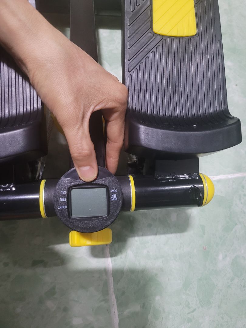 sản phẩm ok giống miêu tả.chỉ có cái đồng hồ đếm bước,,đui...then,, mà mình ko sử dụng nên thôi.