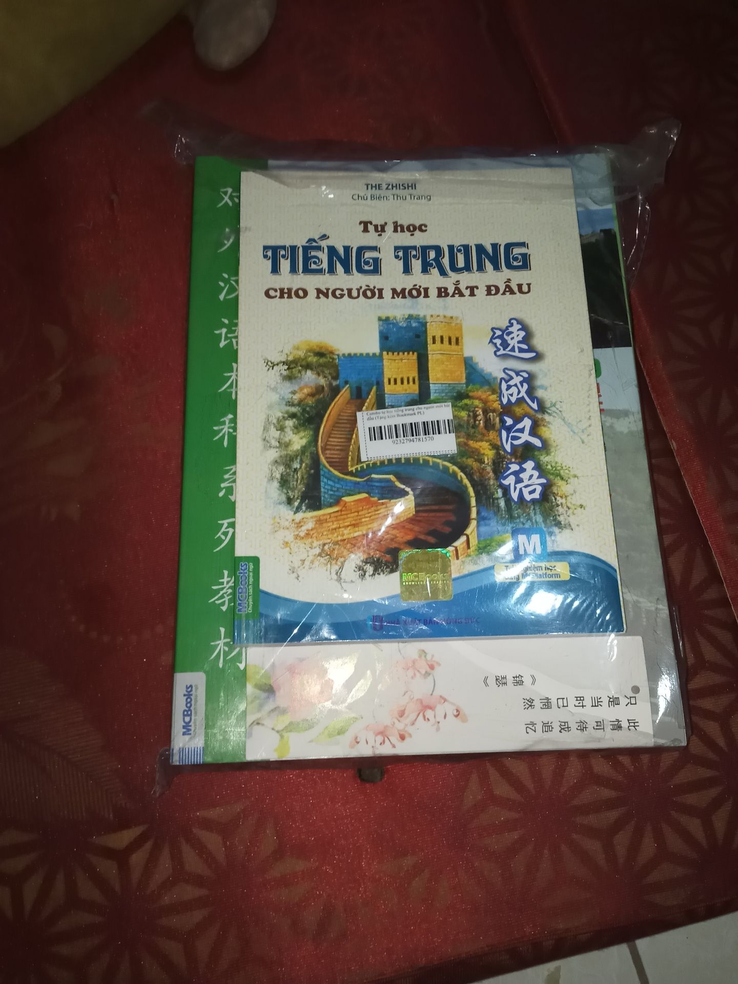 sách đầy đủ không thiếu, giao hàng khá nhanh hàng được bọc trong bọc nilon và nhìn rất mới , mình rất hài lòng