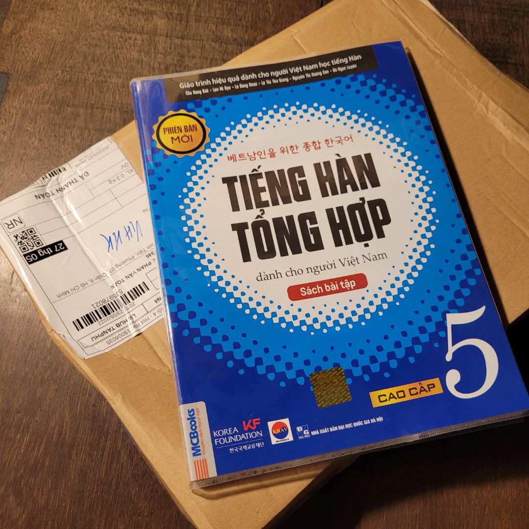Sách đẹp. Chữ in rõ nét. Màu giấy ngà mình thích hơn màu trắng. Sách đẹp. Chữ in rõ nét. Màu giấy ngà mình thích hơn màu trắng.