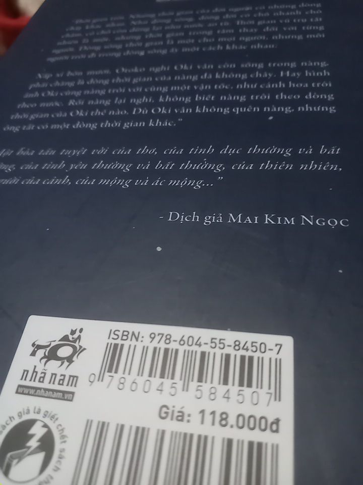 đúng như tên sách, những mối tình đẹp nhưng lại xen lẫn nổi buồn, sự điên cuồng về tình yêu mãnh liệt lại hòa cùng hận thù. Mình không nói là thực sự hiểu cuốn sách này và cuốn sách này nó đem lại cho mình điều gì đặc biệt cả. Có lẽ đôi khi nó quá trừu tượng như một bức tranh khó để hiểu được tâm ý của tác giả. Chỉ ngắn gọn có thế thôi.

Sách giao đúng hẹn, nhưng bìa sách có chút cũ và nhiều vết trầy bẩn.