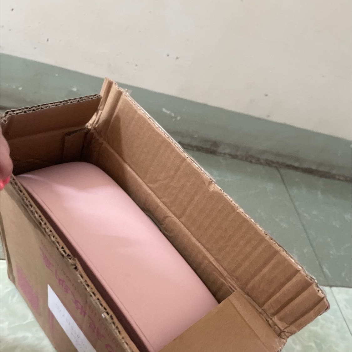 Giao k đúng màu như hình trên app.thấy màu trắng mới chọn mua. Lại đi giao màu hồng. Rất k hài lòng.