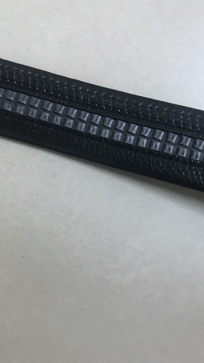 Thắt lưng mặt đẹp, trông đơn giản nhưng chất, đẹp khỏi chê. Dây da dài và mềm mại. Thiết kế khoá tinh tế dễ đeo. Đường may tỉ mỉ. Một sản phẩm giá rẻ nhưng chất khỏi chê luôn. Hàng tốt đáng mua. Ủng hộ shop.❤️❤️