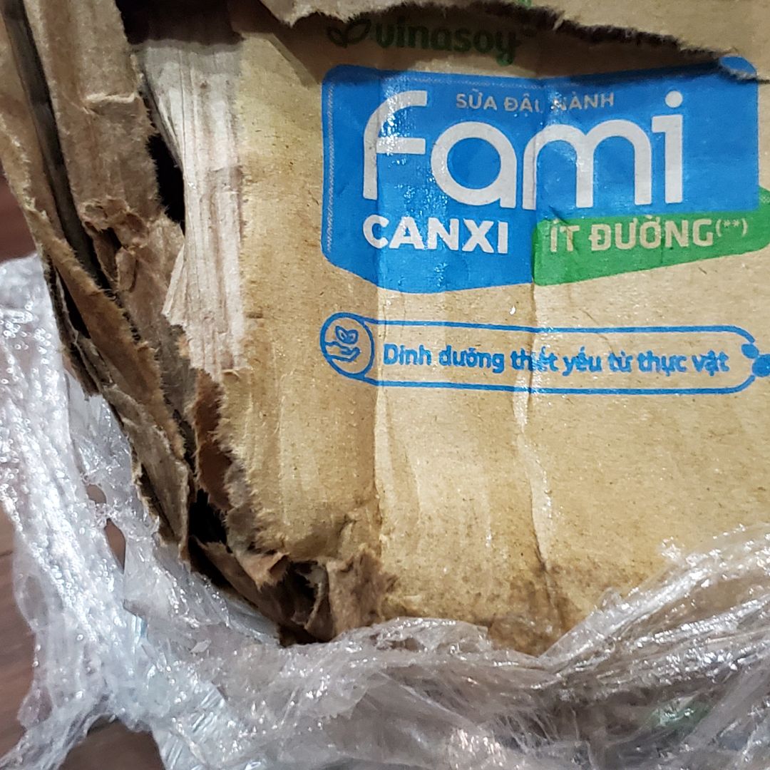 cái này giao lâu thật là lâu, bị vỡ 3 bịch, chắc trong quá trình lấy hàng hay giao hàng, mấy hôm sau mới mở hộp nên nước đậu vỡ dính làm hôi các bịch khác, rửa mãi mới đỡ hôi các bịch nước đậu, mất thời gian quá.