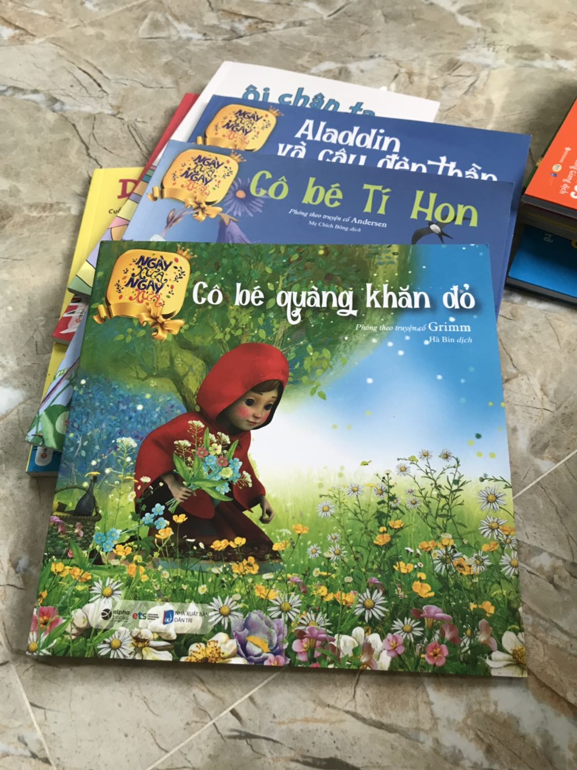 Hình minh hoạ phong cách 3D nhìn hay hay. Sách đẹp, xuất bản 2021.