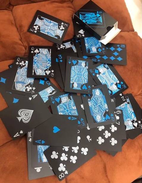 Bài mịn, cầm rất thích. đáng tiền, không bị cong bài. Ngồi xoè bài đã tay lắm, Thanks shop nhìu nhé.