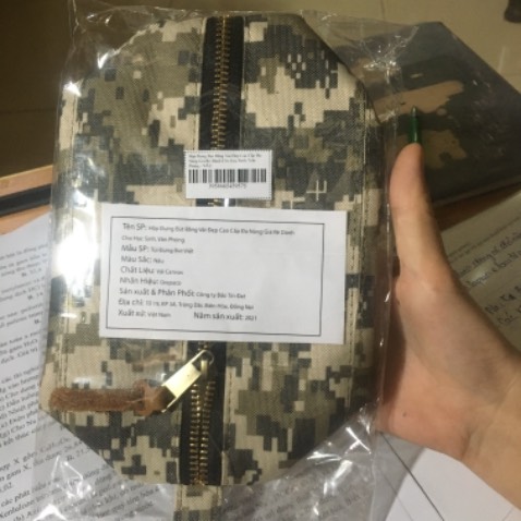 Trờiii ơiiii!! Đúng là chất lượng đi đôi với giá cả í . Quá hài lòng shop ơi . Đóng gói sản phẩm cẩn thận ưng lắm. Túi viết y hình , chất liệu đẹp bên trong to dã man. Còn có cái card cute hheehe. Chất ưng lắm kh sợ thấm nước mau. ❤️❤️