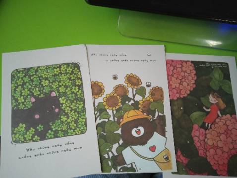 Đợi thời gian xử lý lâu chút thôi chứ giao hàng thì nhanh. Đóng gói thì ở mức ổn. Sách mk nhận đc đẹp, đúng phân loại, poscard siu đẹppppp, sách dày dặn, cầm rất nặng tay 😆❤️❤️❤️