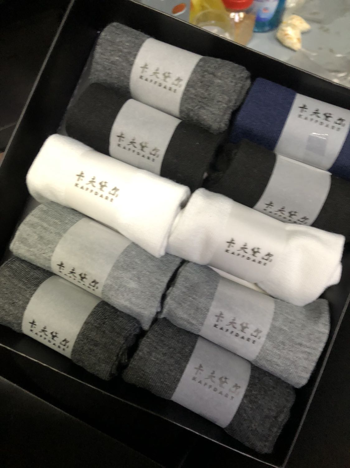 Giao nhanh 2h. Vớ ngắn mắc cá, đóng gói đẹp, hộp không bị móp, chất mỏng, thoáng, làm quà tặng ok.