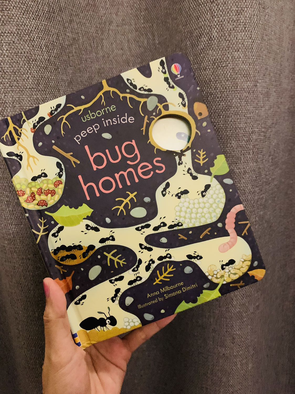 Giao rất nhanh, Fahasa đóng gói rất cẩn thận. Sách rất đẹp và dễ thương. Bạn nhà mình rất thích. Nên mua nhé các mẹ.