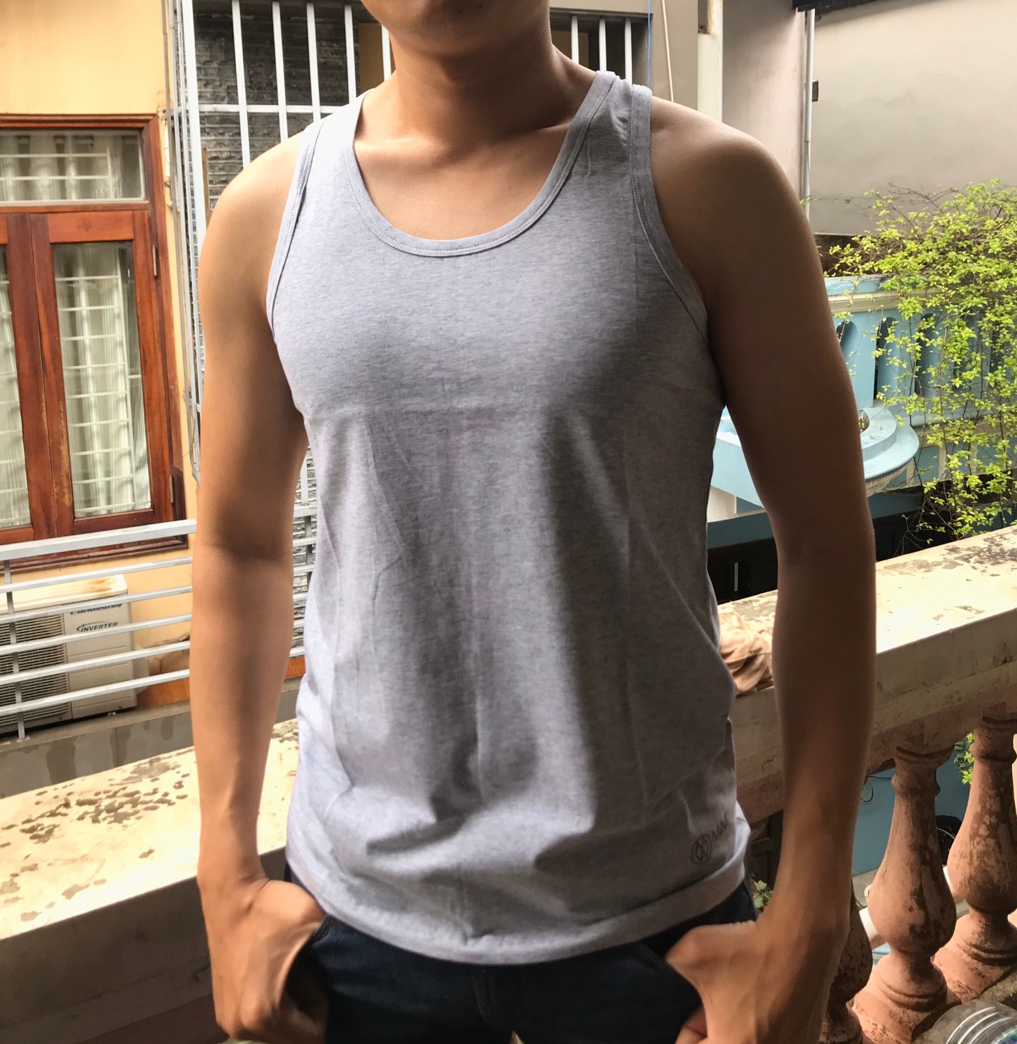 chất lượng rất tốt, vải mặc mát, thấm hút mồ hôi. mặc body, mua lẻ 125k/ chiếc, mua theo combo chưa đến 100k/ chiếc. hàng chuẩn, uy tín 5*