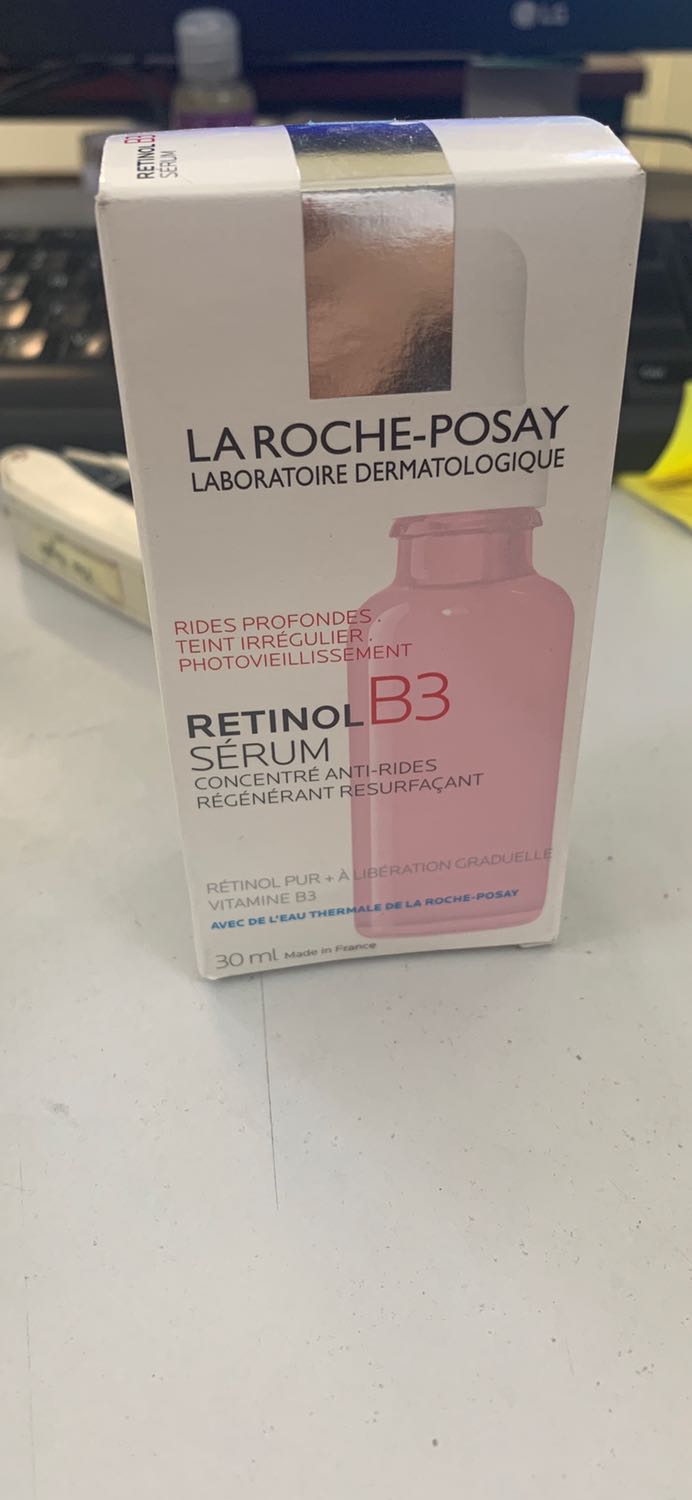 mọi lần tiki giao hàng nhanh, đóng hàng cẩn thận. lần này thì đóng hàng ẩu và giao hàng siêu siêu lâu, theo thông báo thì từ t3 tuần trc hàng đã đc giao cho bên vận chuyển mà tới tận hôm nay mới nhận hàng được. mọi lần đơn từ tphcm mình đặt *** cũng nhanh lắm. thời tiết thì nóng như vậy, không biết có ảnh hưởng đến chất lượng serum không. hộp đóng thì bị rách niêm phong, móp méo như kiểu bị rạch ra xem trước rồi.