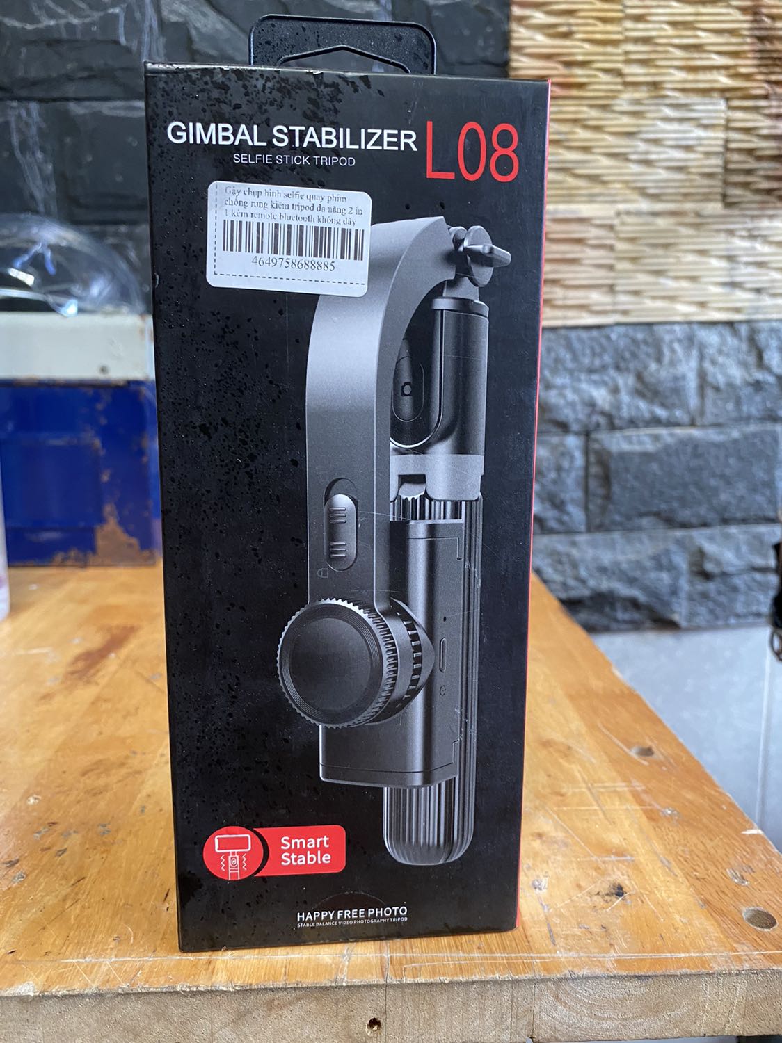 Hàng giao nhanh theo yêu cầu, thiết kế đẹp. Có điều chỉ để điện thoại chiều đứng chứ nằm ngang thì không được. Về remot chưa sử dụng nên chưa đưa ra đánh giá được!