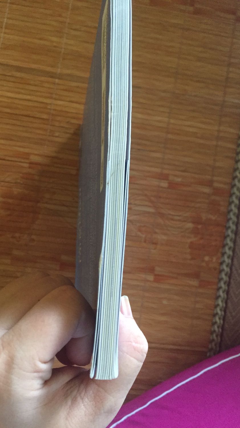 Giao hàng nhanh, mình ở Hải Dương mà đặt hôm trước hôm sau đã có hàng rồi. Nhưng khâu đóng gói vận chuyển chưa được cẩn thận, sách bị quăn mép, hơi bẩn.