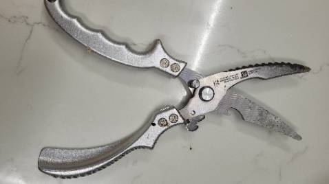 Chất lượng rất Kém so với giá bán. Cắt rất khó