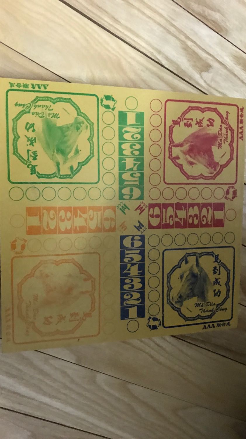 Có thể chơi nhiều cờ, có 2 mặt, kích thước nhỏ, nhưng chơi tiện! Hài lòng!