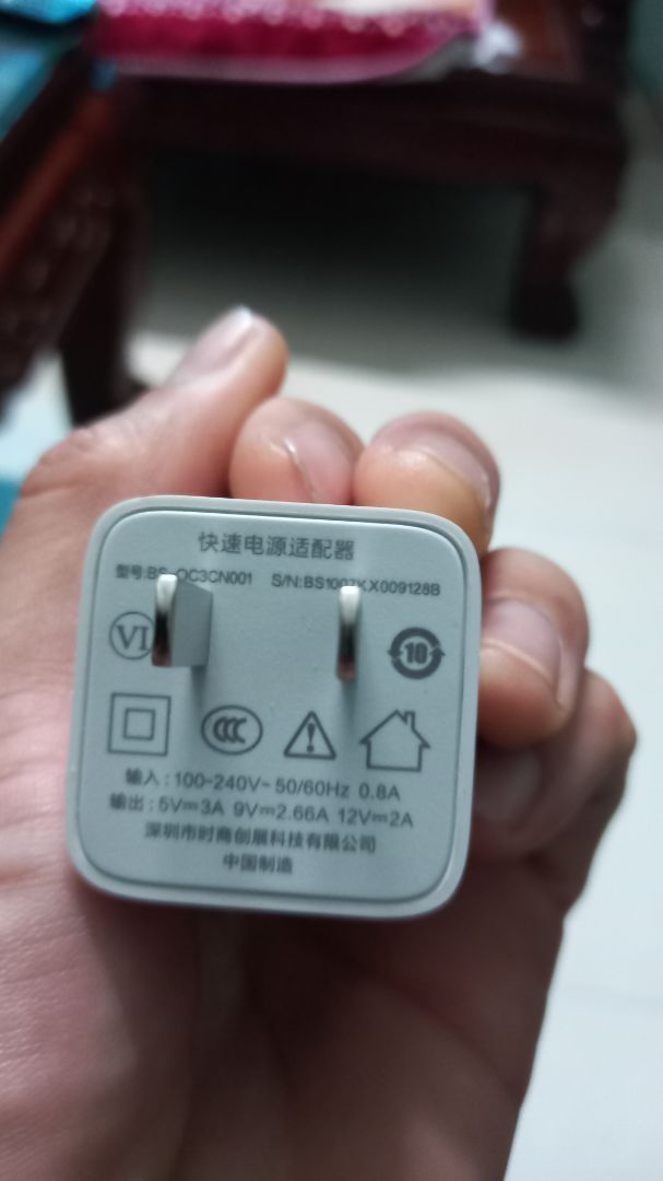 hàng mới chưa bóc tem , công suât sạc thì chưa biết , giao hàng nhiệt tình , dù mưa vẫn giao hàng cho mình , đánh giá thái độ của cậu giao hàng này tốt, chất lượng sản phẩm nhìn ngoại quan ok  . Dù sao mua gì trên tiki cũng yên tâm , ko bao giờ sợ bị *** đảo như các shop khác ,