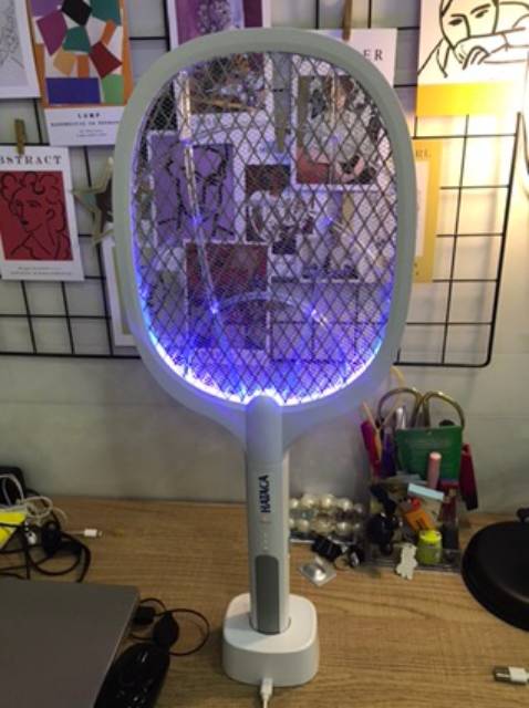 Hàng xịn đấy các bạn. các bạn để ý chư mua lầm nha.Loại tốt nhất là có 6 đèn led, cắm sạc ở đế. pin 1200mah. sạc pin 3 nấc. xem thông số kĩ thuật kĩ vào nha các bạn. loại nào mà không để rõ ràng thông số kĩ thuật là nghi ngờ liên nhé.