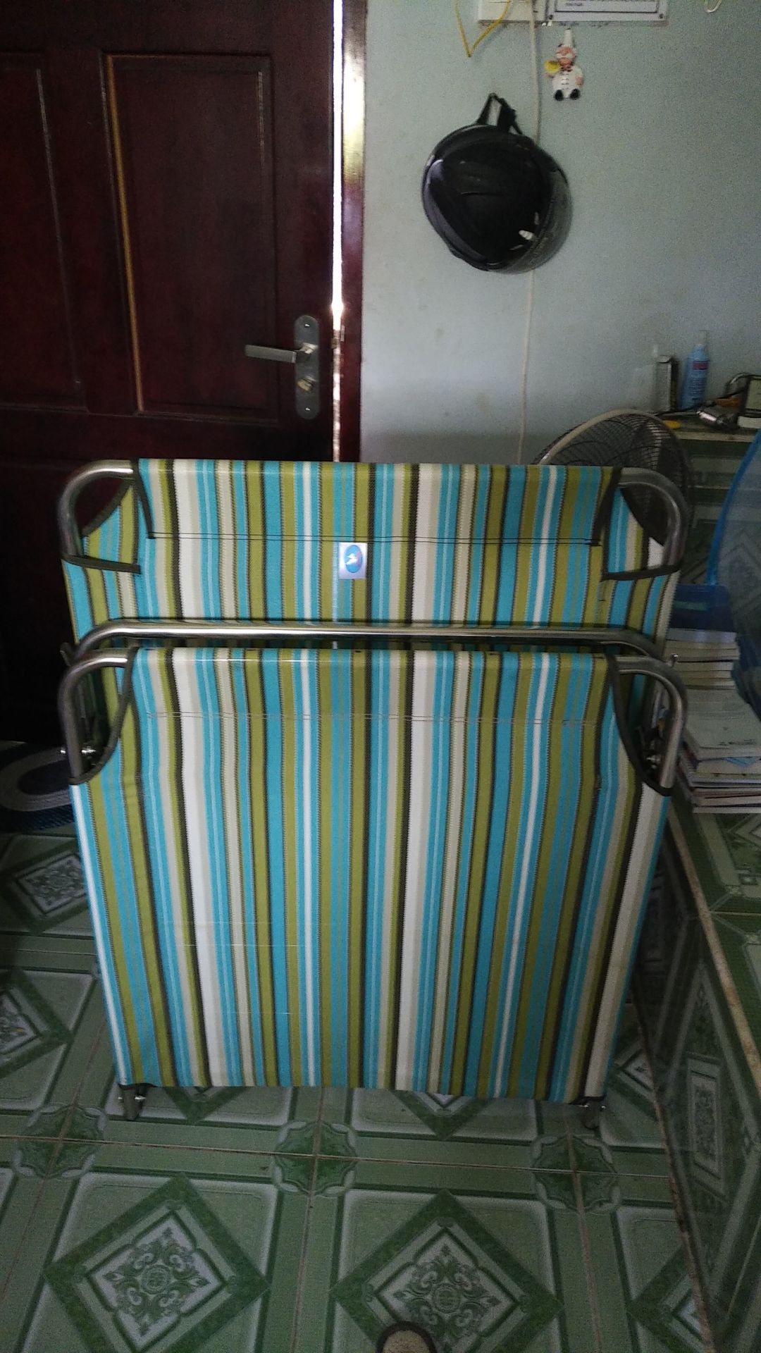 Sản phẩm chất lượng, khung inox dày, chắc chắn. Cảm giác nằm thoải mái. Giá sản phẩm hơi cứng hơn một số sản phẩm cùng loại.