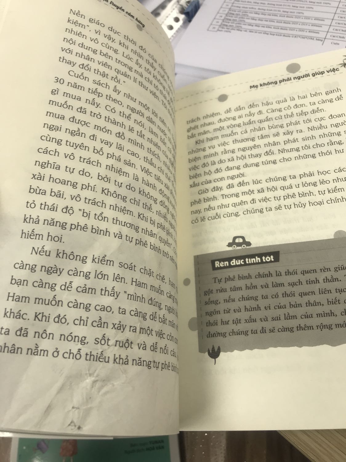 Mình mới nhận hàng lúc sáng và bây giờ ngồi định đọc thử vài trang nhưng vừa giở ra đã thế này. Đồng ý là sách thì chủ yếu là nội dung, nhưng nhàu và bị bẩn thế này cũng thật mất hứng đọc. Mong TIKI để ý!