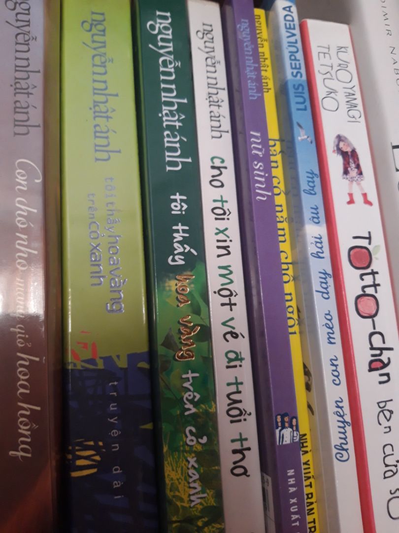 Giao hàng nhanh lắm,nhưng mà vận chuyển đóng gói hơi sơ sài,lúc nhận hàng còn bất ngờ vì sự đóng gói sơ sài luôn ấy.Mua 4 quyển nhưng chỉ cho hết vào một cái thùng,lúc nhận thì cái thùng móp méo hết,may là bằng cách thần kì nào đó sách không bị làm sao nên vẫn cho 5 sao