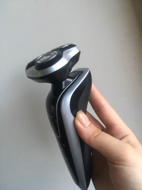 Hàng chuẩn nè. Nhận hàng đúng mẫu, máy cạo rất êm, pin khỏe mình rất ưng. 
Shop chuẩn bị hàng rất nhanh.. sẽ quay lại mua tiếp. Cảm ơn shop nhiều nhé ❤️