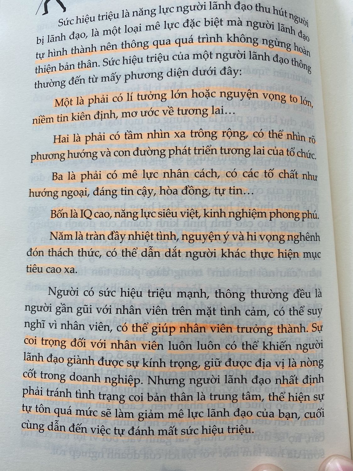 Quyển sách rất hay dành cho những ai đang và sẽ làm người đứng đầu của tổ chức. Sách có lối hành văn và cách phân tích giống quyển Từ tốt đến vĩ đại - Jim Collin, tứ thư lãnh đạo - Hoà Nhân, Nghệ thuật xây dựng và lãnh đạo tập đoàn - Jack Ma