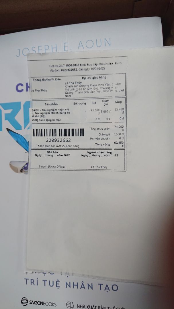 Lần đầu tiên mình mua của nhà sách mà lại gặp vấn đề, mình đặt combo 02 cuốn tặng thêm 01 là tổng 03 cuốn mà nhà sách chỉ giao cho mình có 02 cuốn thôi. Nhà sách xử lý hộ mình với! Thanks!