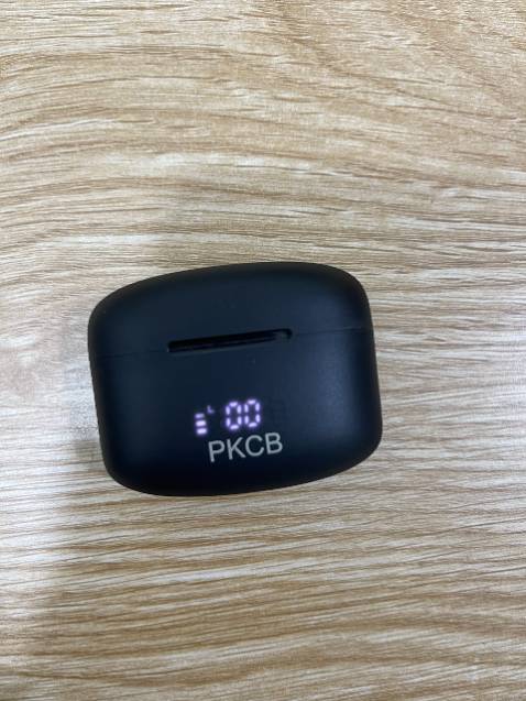 Tai nghe chống ồn tốt, micro rất êm, nghe nhạc rất sướng luôn, nghe gọi mượt mà, nút cao su nên đeo khá thoải mái, bộ đi kèm còn có 2 size nút tai nghe cho thêm để thay đổi, rất dễ kết nối luôn nhé, Bluetooth 5.1 nên rất mượt luôn, nếu pin yếu sẽ bị delay 3-5 giây còn bình thường thì ngon lành cành đào, rất đáng tiền luôn