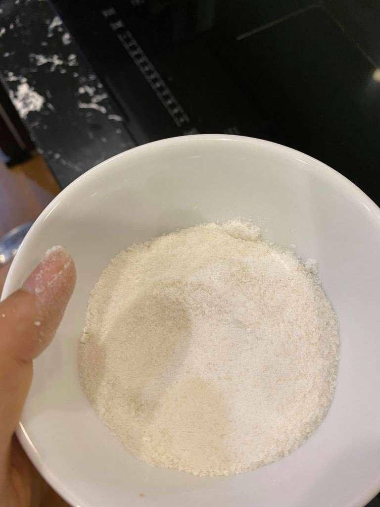 Máy nghiền đồ khô rất nhỏ li ti ạ, xay cũng rất nhanh và tiếng kêu êm lắm luôn đấy ạ, shop nhiệt tình tư vấn mình cách sử dụng ạ, thời gian giao hàng nhanh lắm