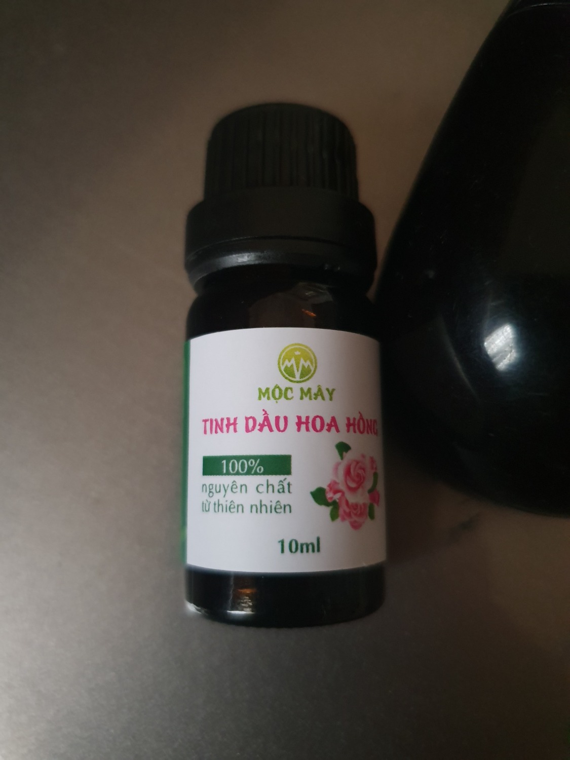 Trước giờ toàn thấy lò củi và sắc ở miền núi, ngưởi mùi tinh dầu những lò đó mặc dù nguyên chất nhưng mùi rắt hắc và sẫm màu. Giờ mình đã hiểu tại sao vậy rồi. Đúng là công nghệ shop tân tiên quá.