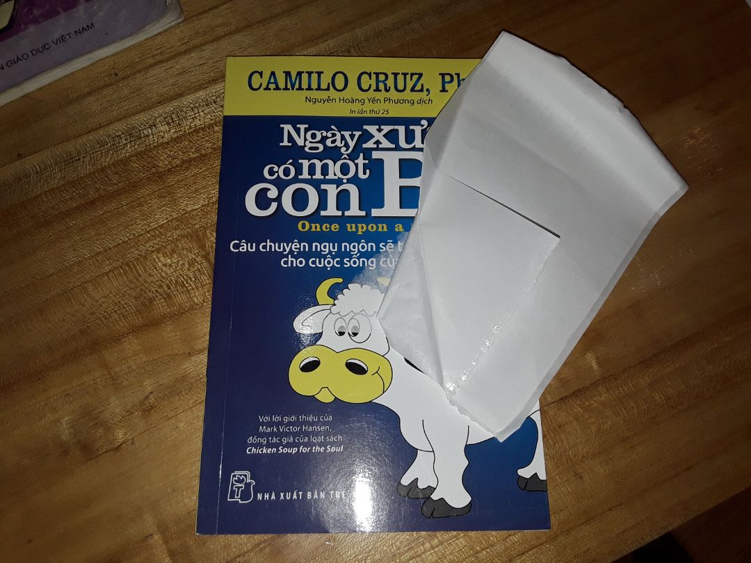 nội dung rất tốt nhưng khâu đóng gói của tiki lần này không chấp nhận được.  một quyển sách đẹp mà lại dán đơn hàng lên bìa,  để cho nó mất thẩm mỹ. Nói chung tôi chưa hài lòng với lần này, tiki nên xem xét lại khâu đóng gói.  Thank.