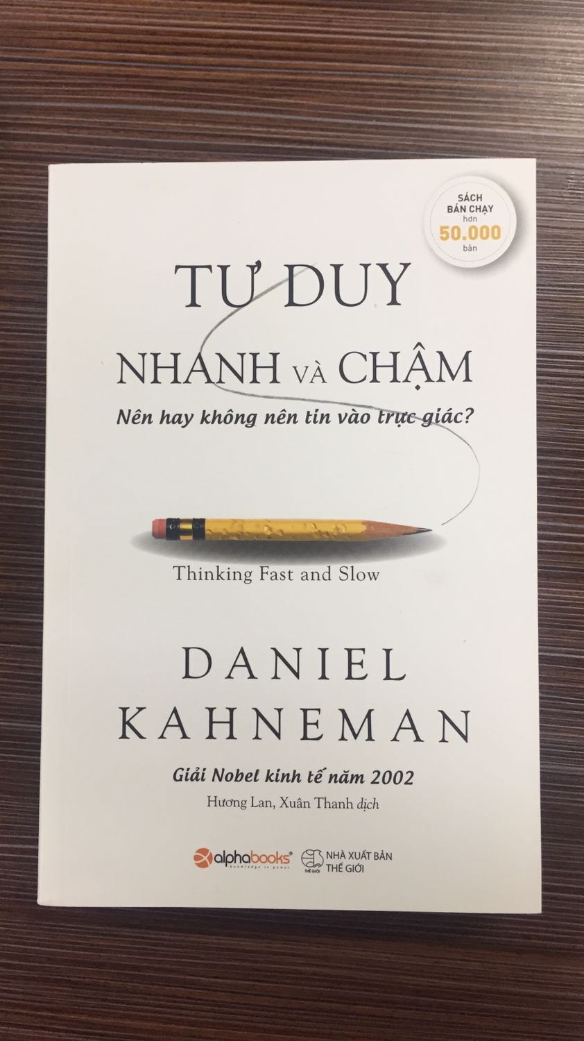 Không review về nội dung, vì có lẽ ai muốn mua quyển này đều đã tìm hiểu qua.
Về phần chất lượng sản phẩm: rất hài lòng với cách bọc bảo quản và sản phẩm của Fahasa. Mọi lần mua sách đều được bọc rất chu đáo.
Mình mua quyển này đúng dịp sale nên giá rất tốt. Cảm ơn Tiki và Fahasa nhiều.