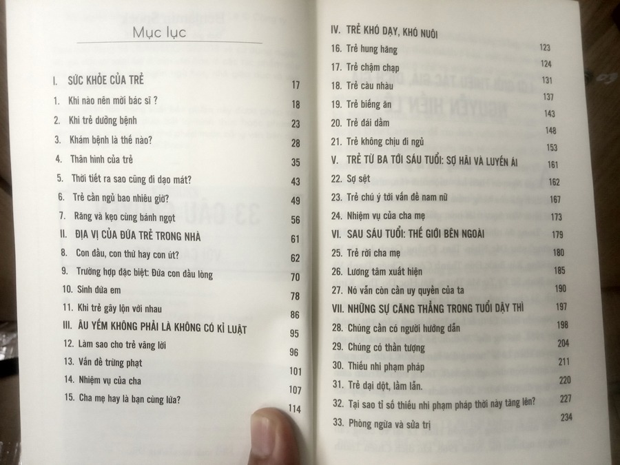 Cuốn sách đề cập 7 vấn đề (sức khoẻ, tâm lý, tật xấu, nỗi sợ hãi, ưu tư, lương tâm, che chở). Chủ trương sáng suốt, nhiều lương tri, trung dung, lạc quan. Theo tác giả, quan trọng nhất là GIA ĐÌNH HOÀ THUẬN, CHA MẸ YÊU CON (tìm hiểu, vui vẻ chấp nhận con, cương quyết ngăn điều xấu).
