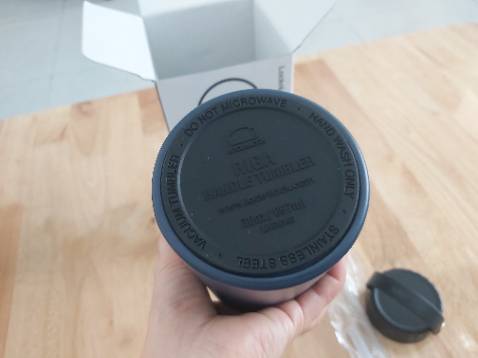 Màu đẹp, chắc chắn, dung tích lớn tha hồ đựng nước