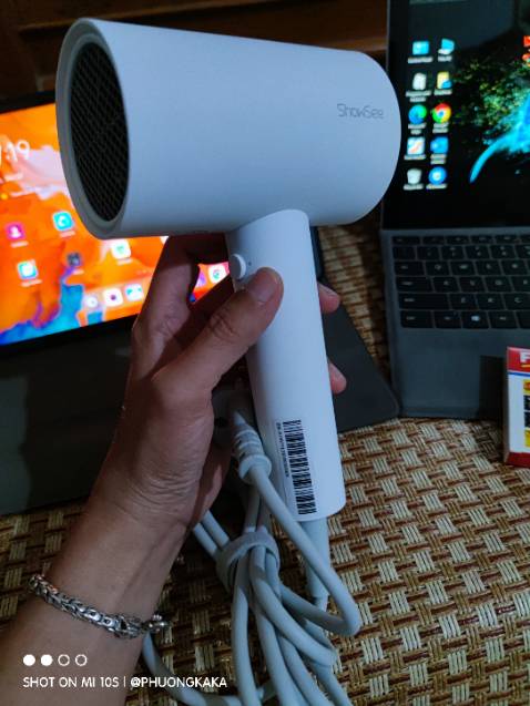 Sản phẩm giống mô tả và hình ảnh. Shop đóng hàng cẩn thận. Vận chuyển và shipper giao hàng nhanh. Hy vọng xài bền 😁😅